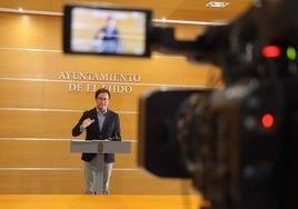 El alcalde de El Ejido rechaza la acogida de migrantes de Canarias «abocados a la marginalidad» en un hotel