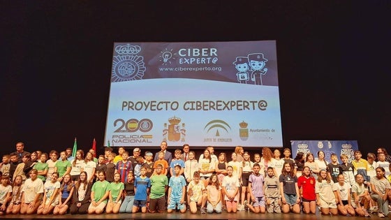 Más de 700 escolares se convierten en expertos en el uso de Internet y redes sociales