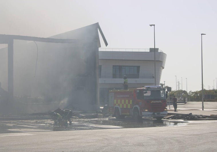 El viento, el principal peligro de que algún foco del incendio de Mabe reavive