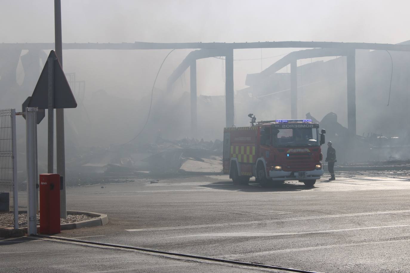 Así ha quedado la nave de Mabe tras el incendio, en imágenes