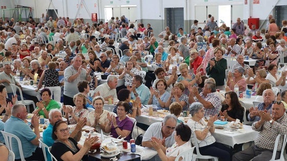 Un millar de personas participan en la convivencia de la Semana del Mayor