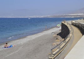 Encuentran en una playa de El Ejido el cadáver de un varón, posible ocupante de una patera