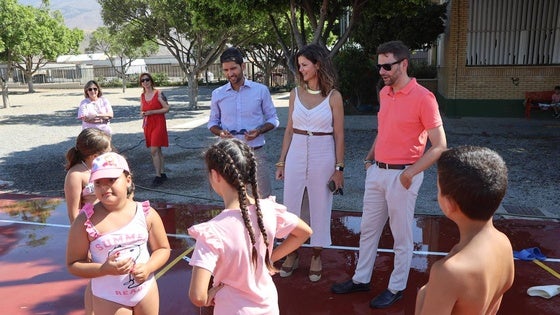 Una veintena de familias concilian con la escuela de verano de Pampanico
