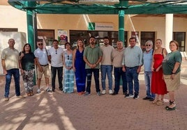 Mateo Hernández con miembros del PSOE del Poniente almeriense.