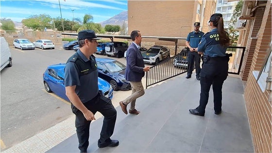 El subdelegado del Gobierno visita el puesto principal de la Guardia Civil en El Ejido