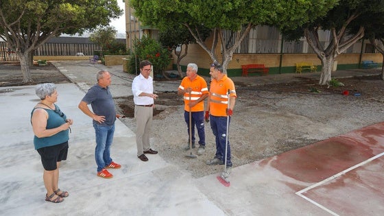 El Ayuntamiento mejora el acceso al colegio Punta Entinas de Pampanico