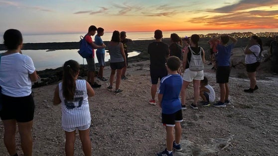 Visitas guiadas para descubrir la belleza de Punta Entinas al atardecer