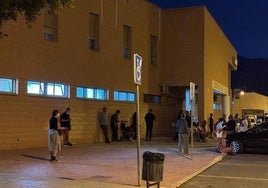 El PSOE denuncia colas a diario y de madrugada ante el centro de salud Ejido Norte