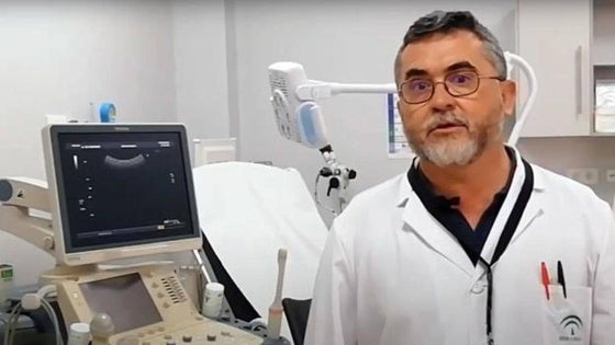 El director médico del Hospital de Poniente presenta su dimisión por motivos personales