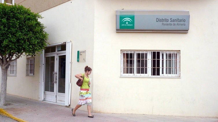 Los sanitarios piden mediar al Defensor por «el abandono» de la Atención Primaria en el Poniente