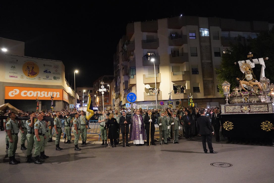 Nuestra Señora de Las Angustias y el Cristo de la Buena Muerte, en procesión