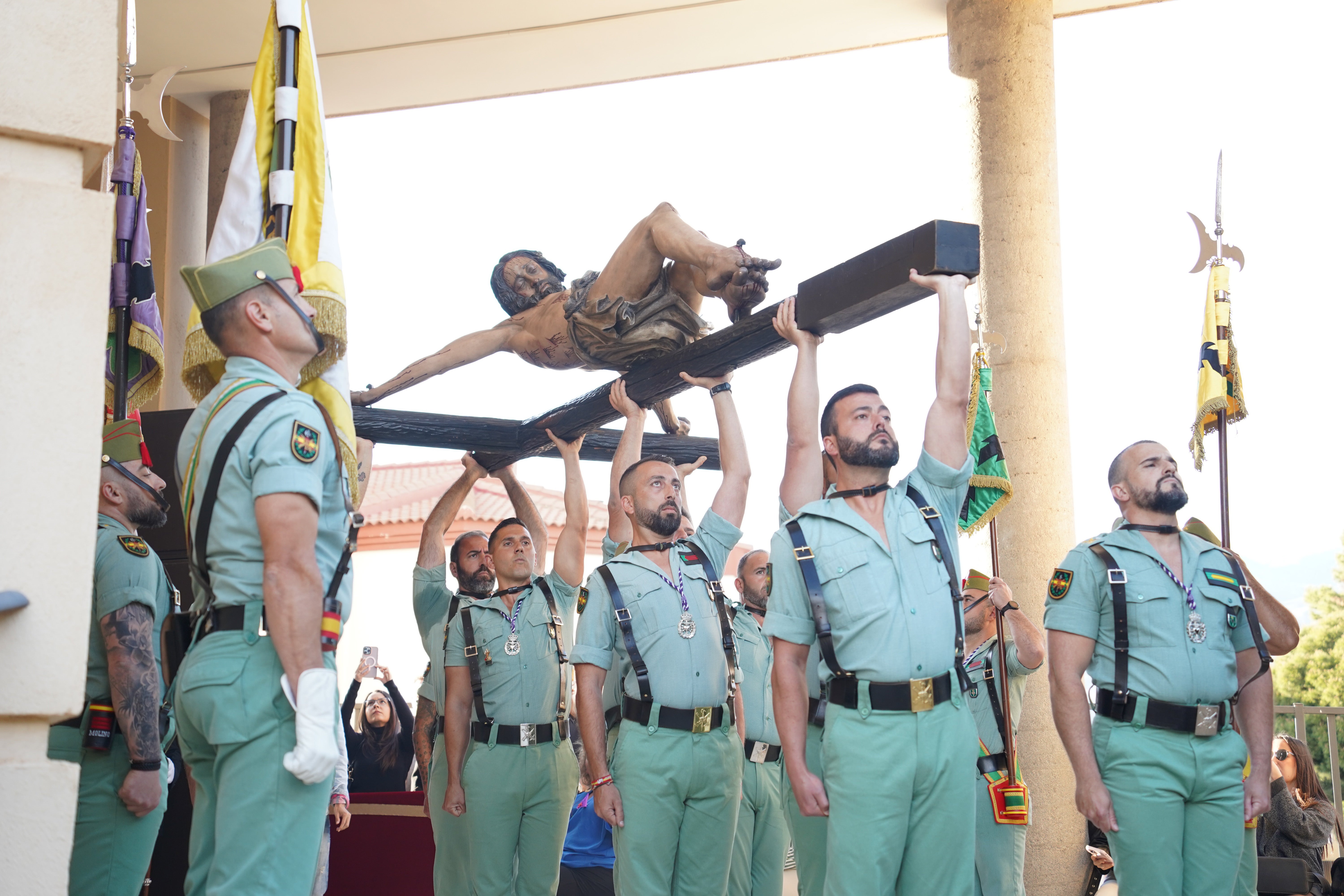 Nuestra Señora de Las Angustias y el Cristo de la Buena Muerte, en procesión