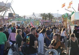 El Recinto Ferial contó con una gran cantidad de personas en el inicio de su apertura este miércoles.