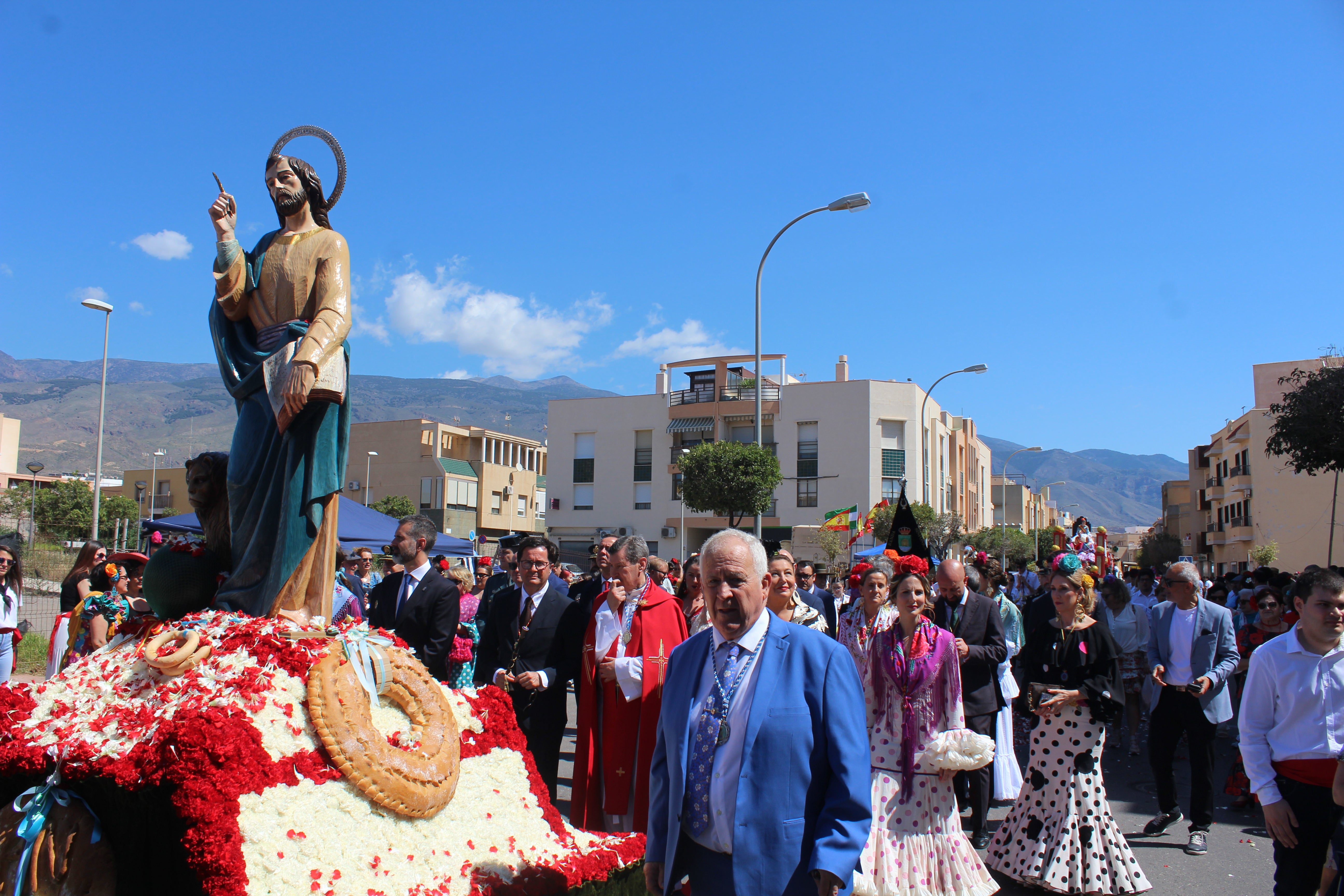 Colorido en la procesión - romería de San Marcos, en imágenes