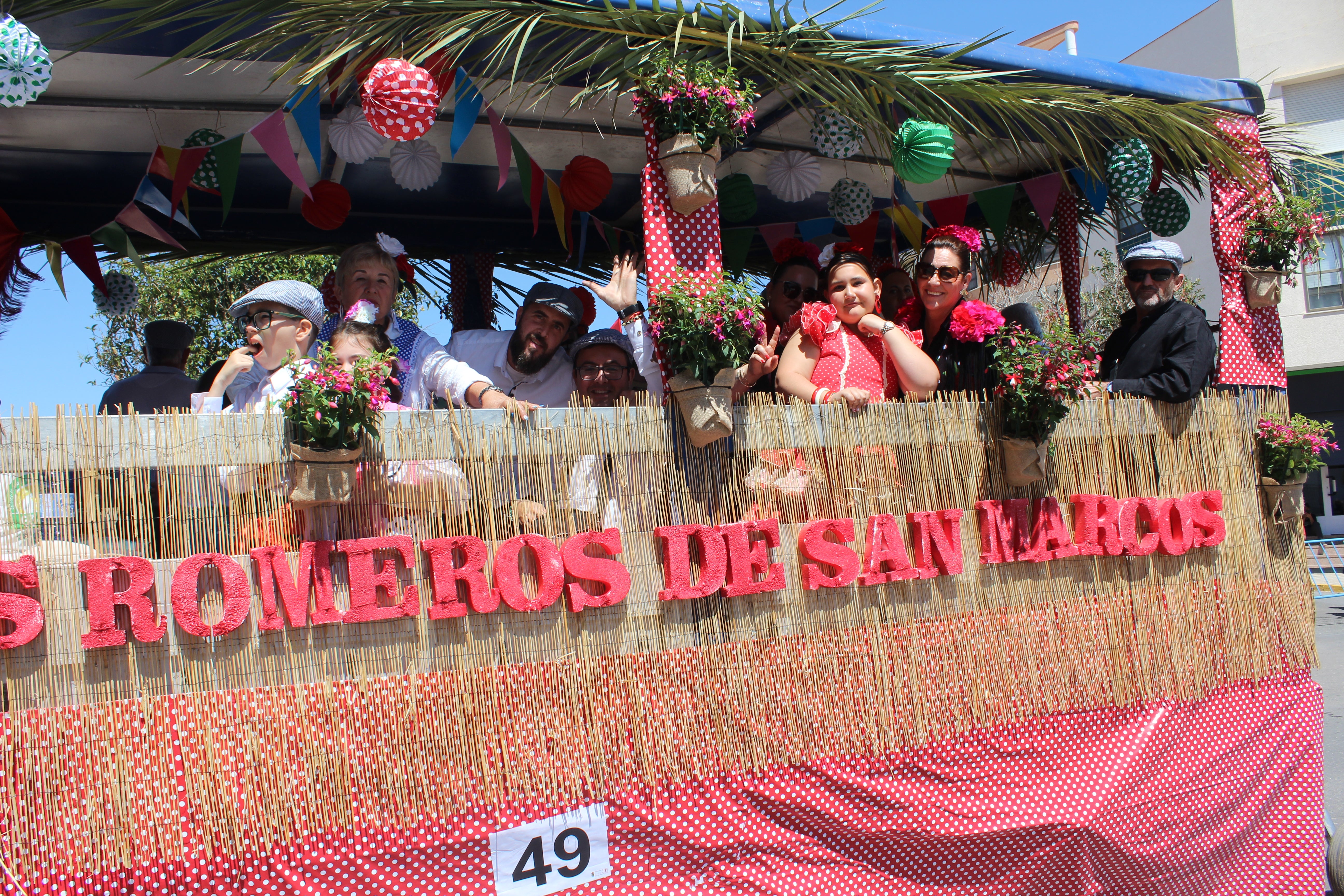 Colorido en la procesión - romería de San Marcos, en imágenes