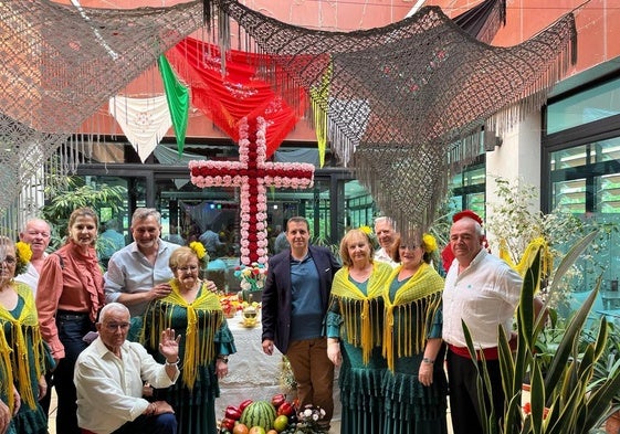 Una de las Cruces de Mayo ganadadoras del concurso en El Ejido.
