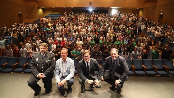 Más de 700 alumnos reciben un carnet de expertos en redes sociales e internet