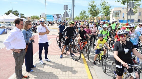 Más de medio millar de personas se suman a pedalear por el Día de la Bicicleta en El Ejido