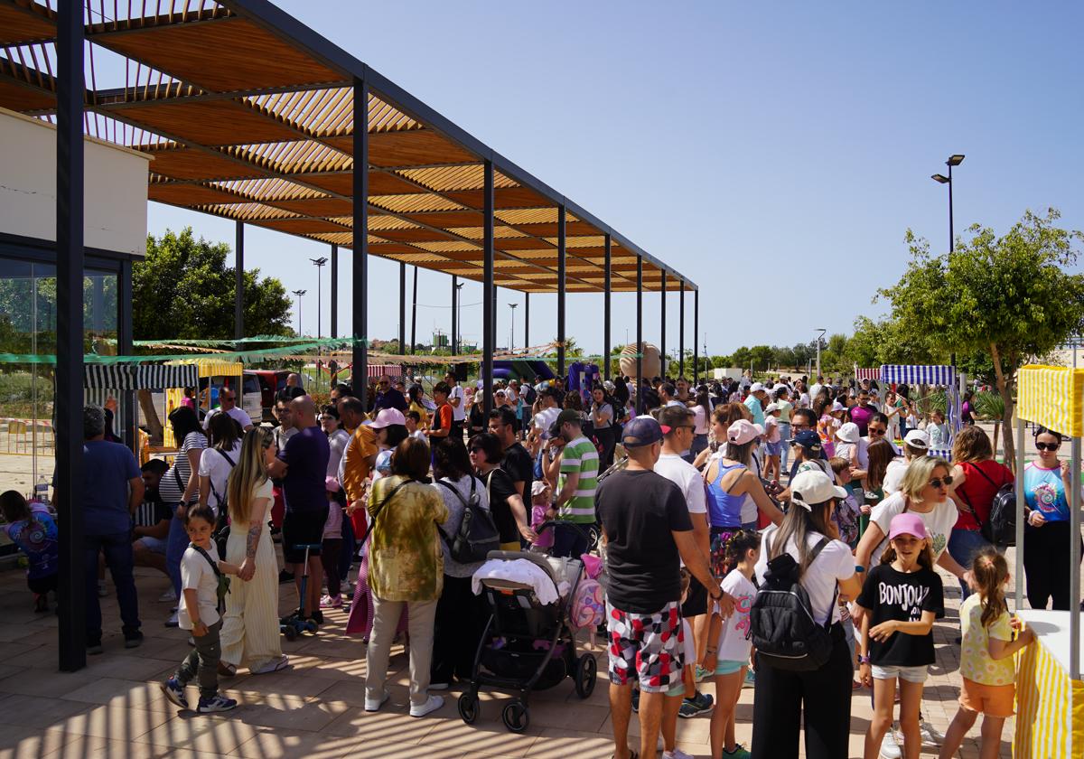 El Parque de San José de El Ejido se llenó de familias para celebrar este día tan especial.