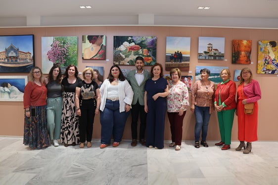 El Aula de Ocio muestra más de 30 obras llenas de color en El Ejido