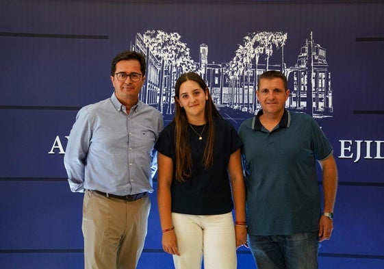 Diana Martínez conoce al alcalde de El Ejido, Francisco Góngora.