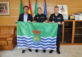 La agente de Policía Local adscrita al Grupo Operativo de Apoyo y Prevención vista el Ayuntamiento.