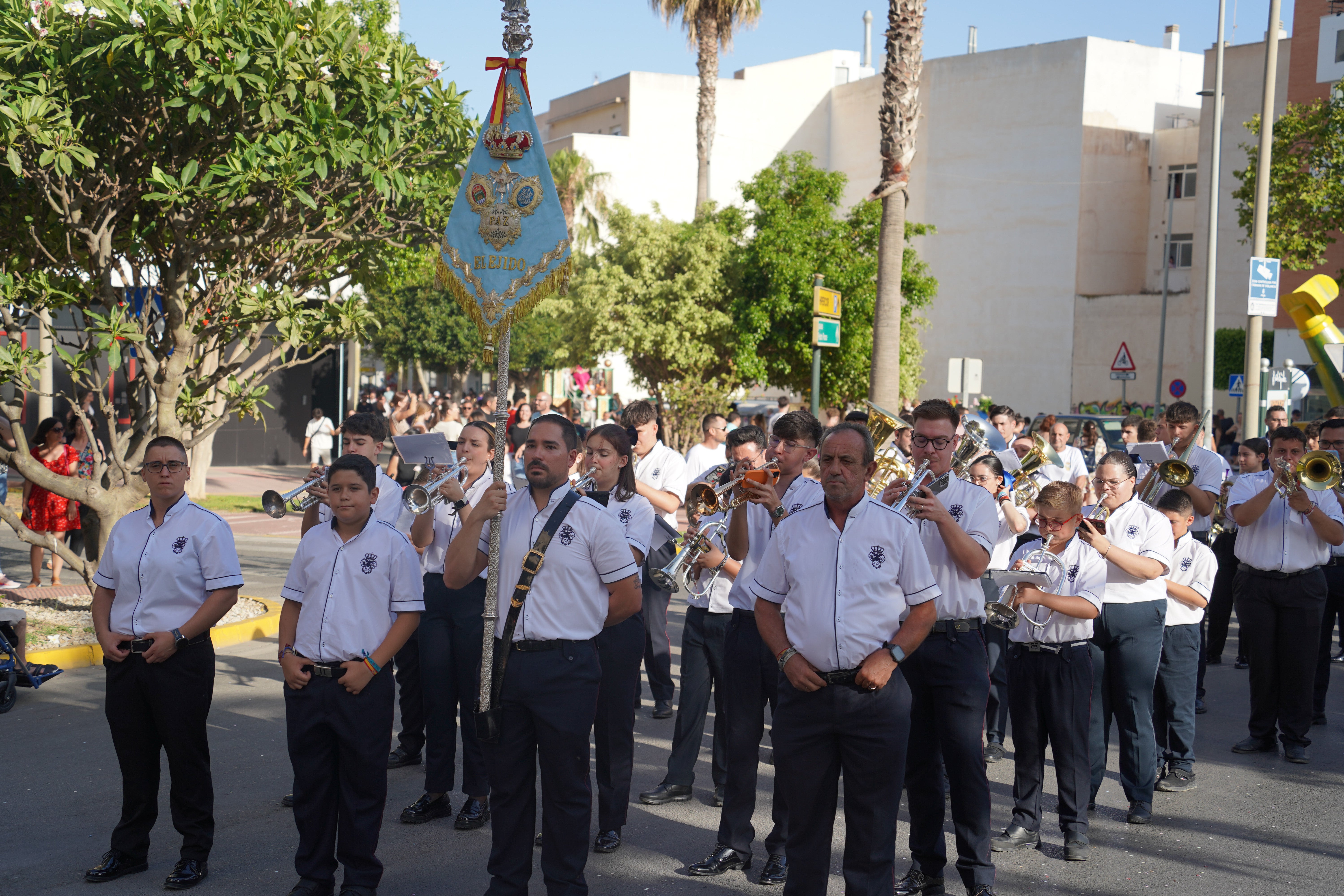 Animales divertidos y dibujos animados por la Batalla de Flores de San Isidro, en imágenes