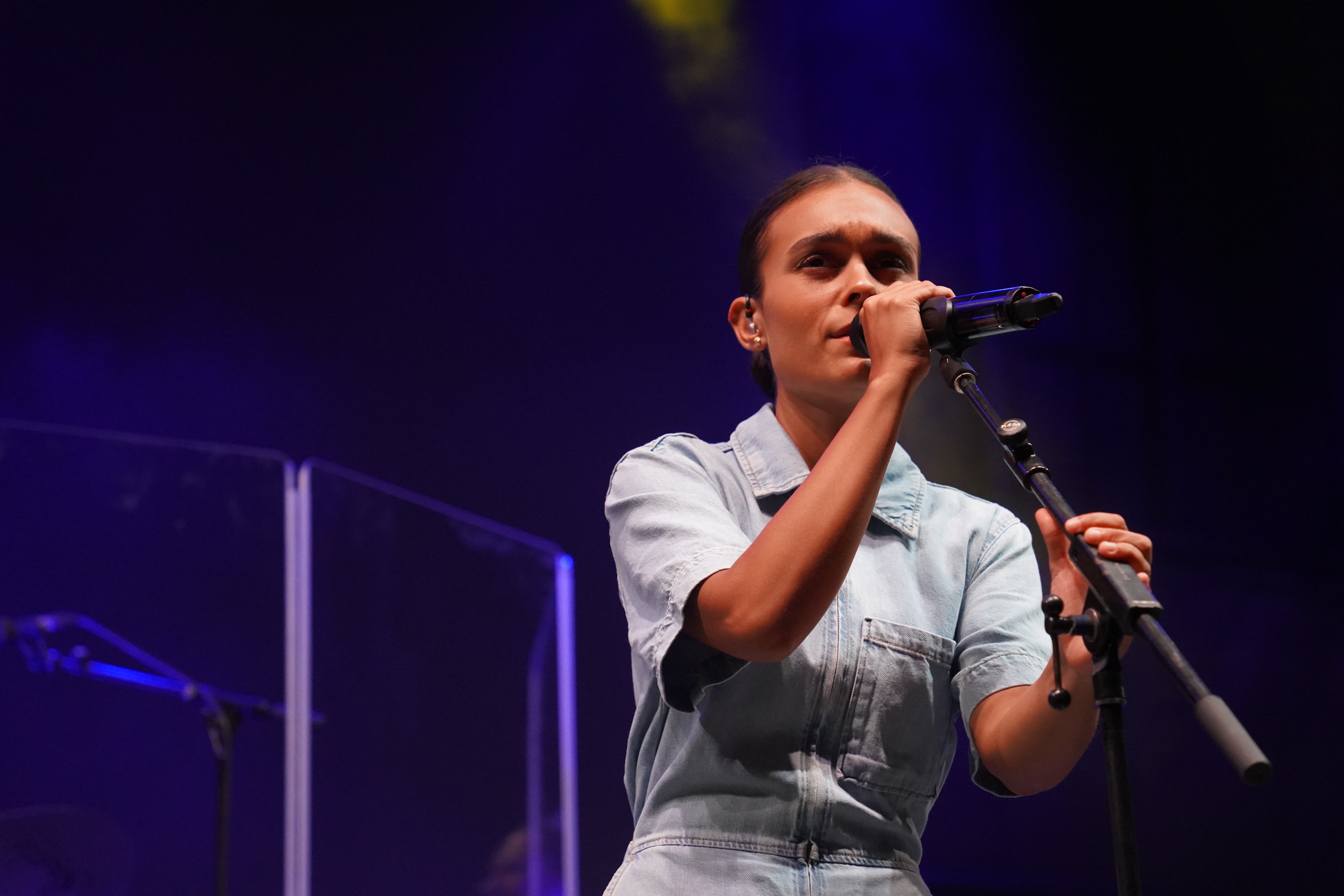 Marta Santos pone ritmo a las Fiestas de San Isidro con su estilo, en imágenes