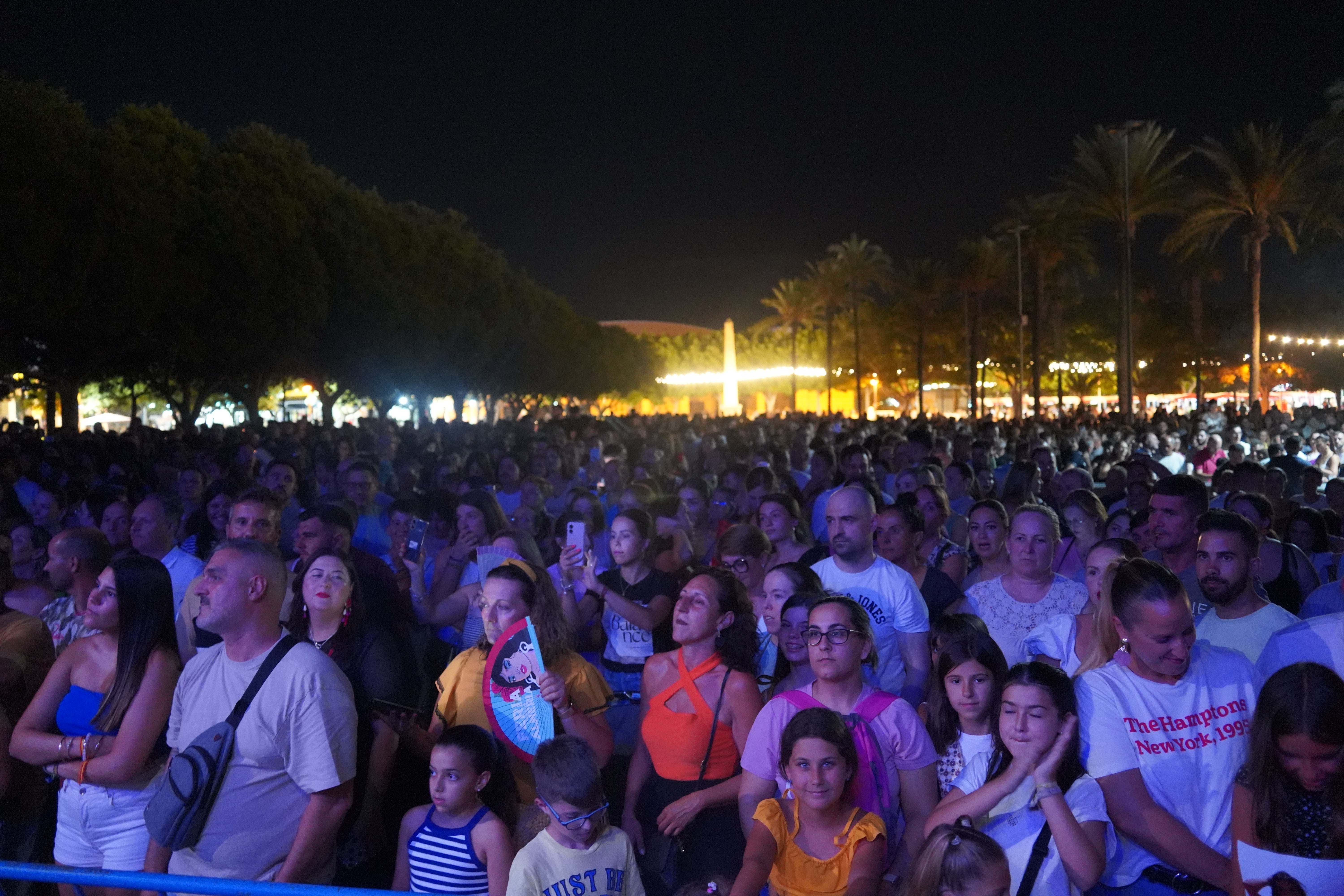 Marta Santos pone ritmo a las Fiestas de San Isidro con su estilo, en imágenes
