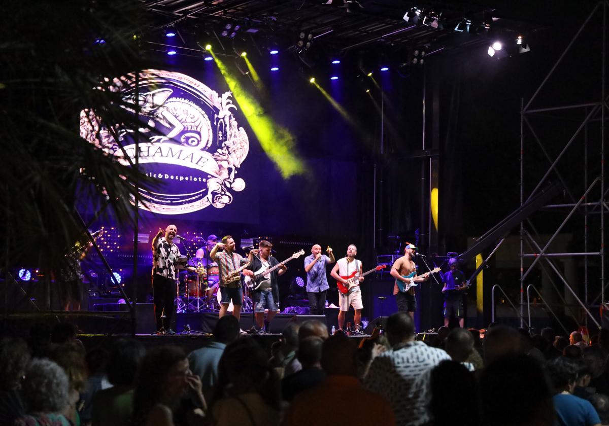 Chamae llenó el Parque Municipal de su estilo flamenco «garrapatero» el pasado viernes.