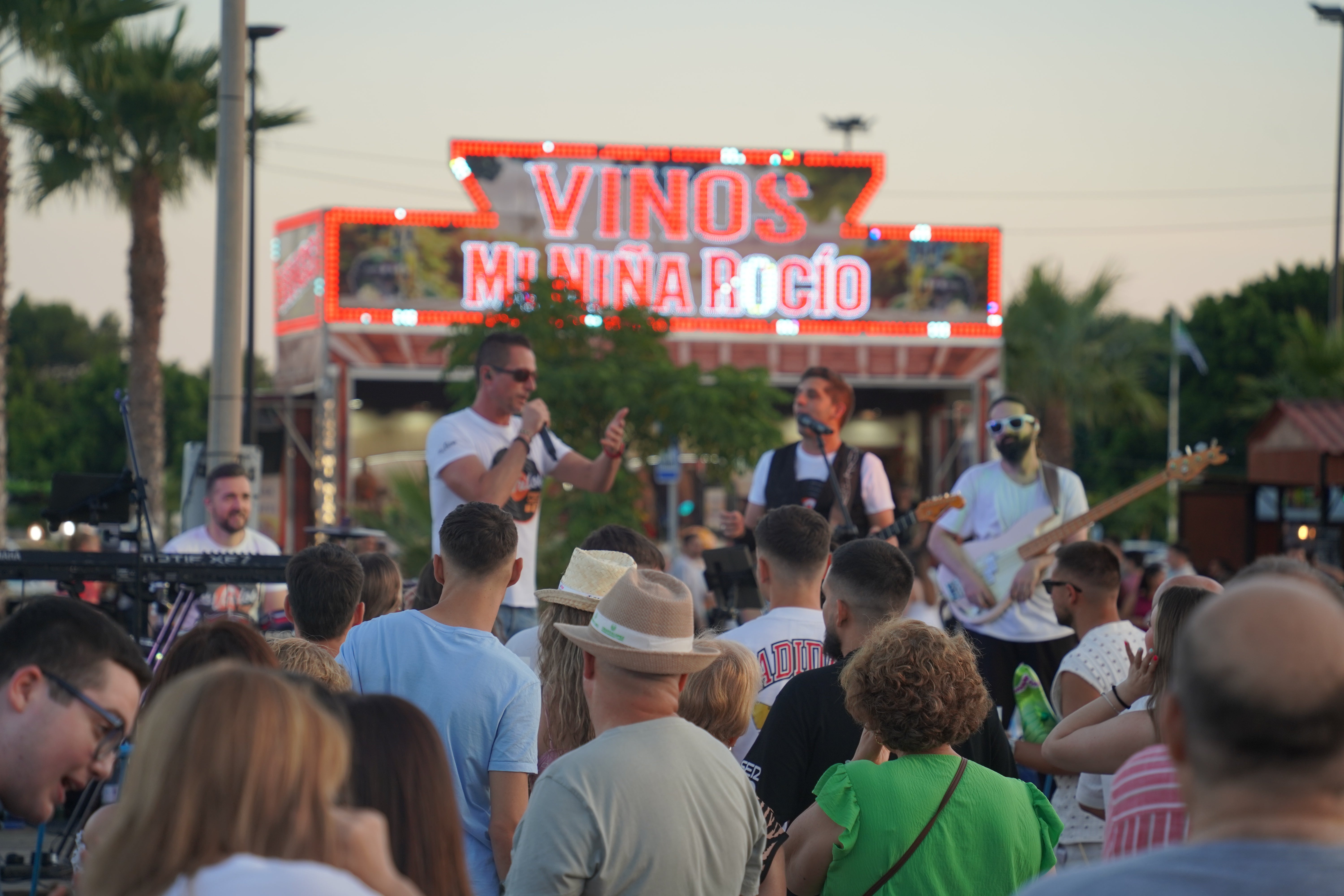El Ejido vibra con Los Vinilos