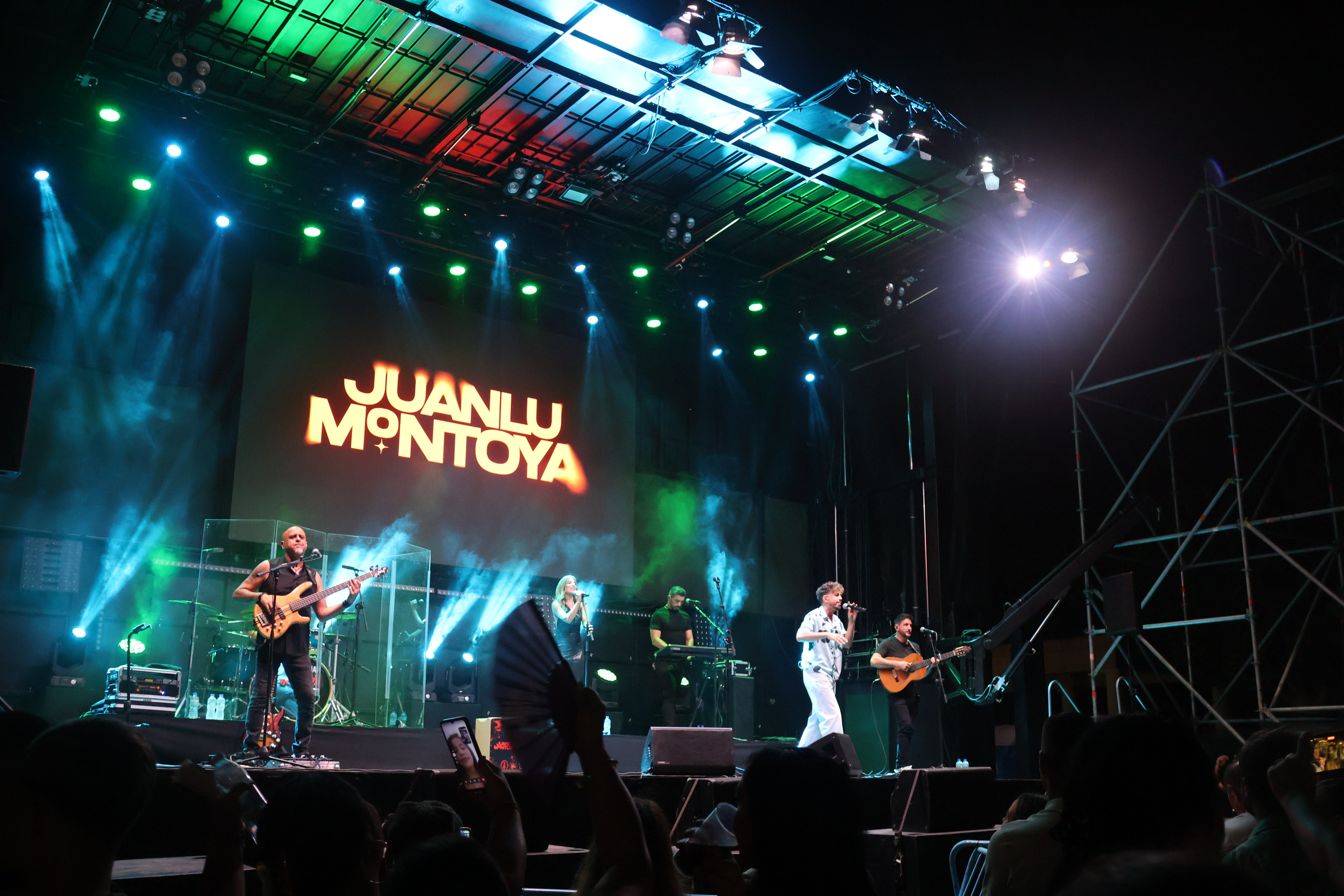 El artista Juanlu Montoya engancha al público ejidense