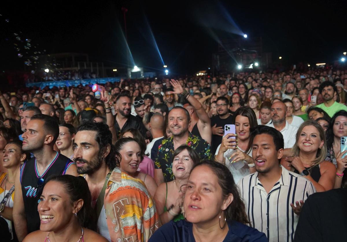 Imagen principal - Cartel de lujo en el festival &#039;El Ejido al natural&#039;
