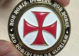 Recuperan una medalla robada de la tumba de un guardia civil en El Ejido