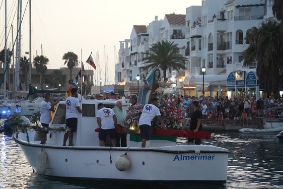 Almerimar rinde honores a su patrona la Virgen del Carmen