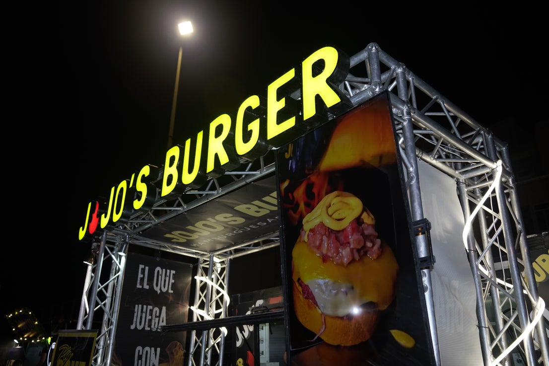 Los mejores foodtrucks de hamburguesas llevan en el Campo de Rugby de Almerimar