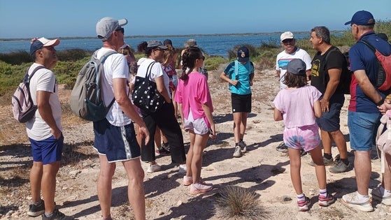 Dan a conocer la naturaleza con talleres divulgativos y rutas marítimas en El Ejido