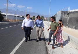 El alcalde de El Ejido, Francisco Góngora, junto con el diputado de Fomento. Antonio J. Rodríguez, visitan las obras en el municipio.