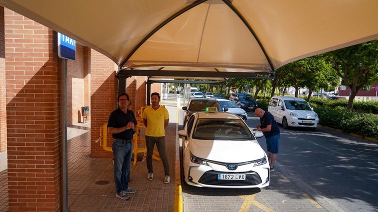 Nueva zona de sombreado en la Parada de Taxis de la Estación de Autobuses de El Ejido