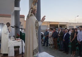 El barrio de San Silvestre muestra su devoción a su patrón, en imágenes