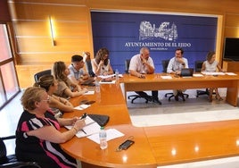 La Junta de Gobierno aprueba el suministro de 86 chalecos antibalas para los agentes de la Policía Local.