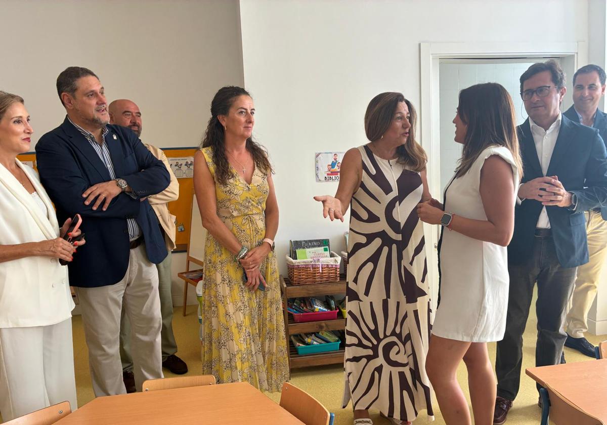 La consejera ha conocido de primera mano las instalaciones del nuevo centro educativo en El Ejido