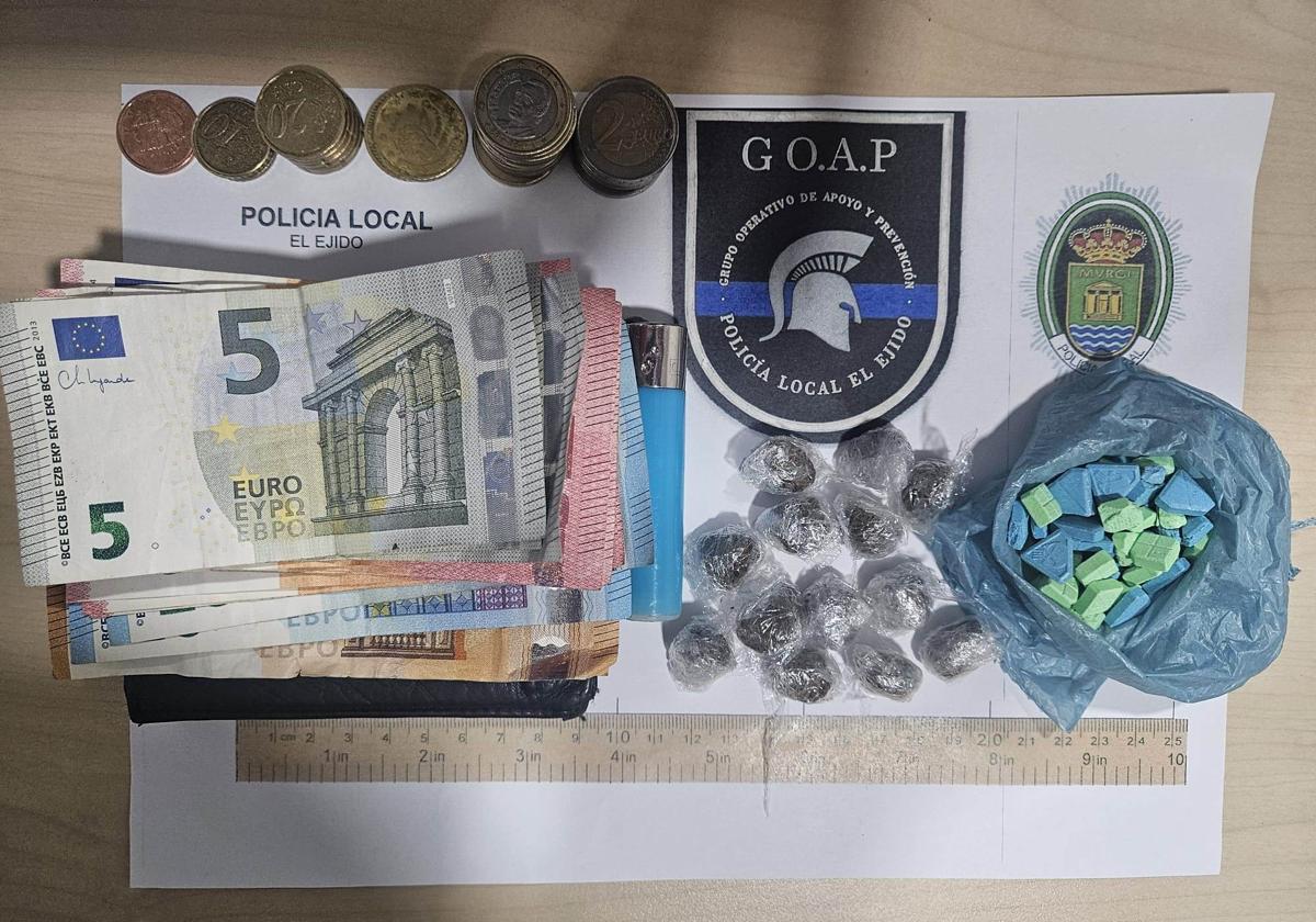 Detenido en El Ejido acusado de traficar con hachís y éxtasis tras arrojar la droga e intentar huir