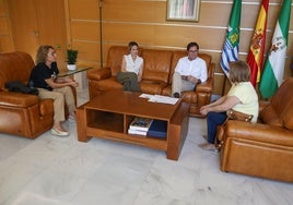 El alcalde de El Ejido, Francisco Góngora, junto a la edil de Cultura, en un acto de cara a las Fiestas.