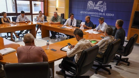 El Ejido incrementa en 40.000 las horas de limpieza en colegios, centros culturales y deportivos