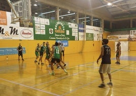 Un partido de baloncesto en el municipio ejidense.