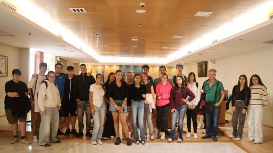 Alumnos del IES Murgi visitan el Ayuntamiento para conocer la gestión municipal