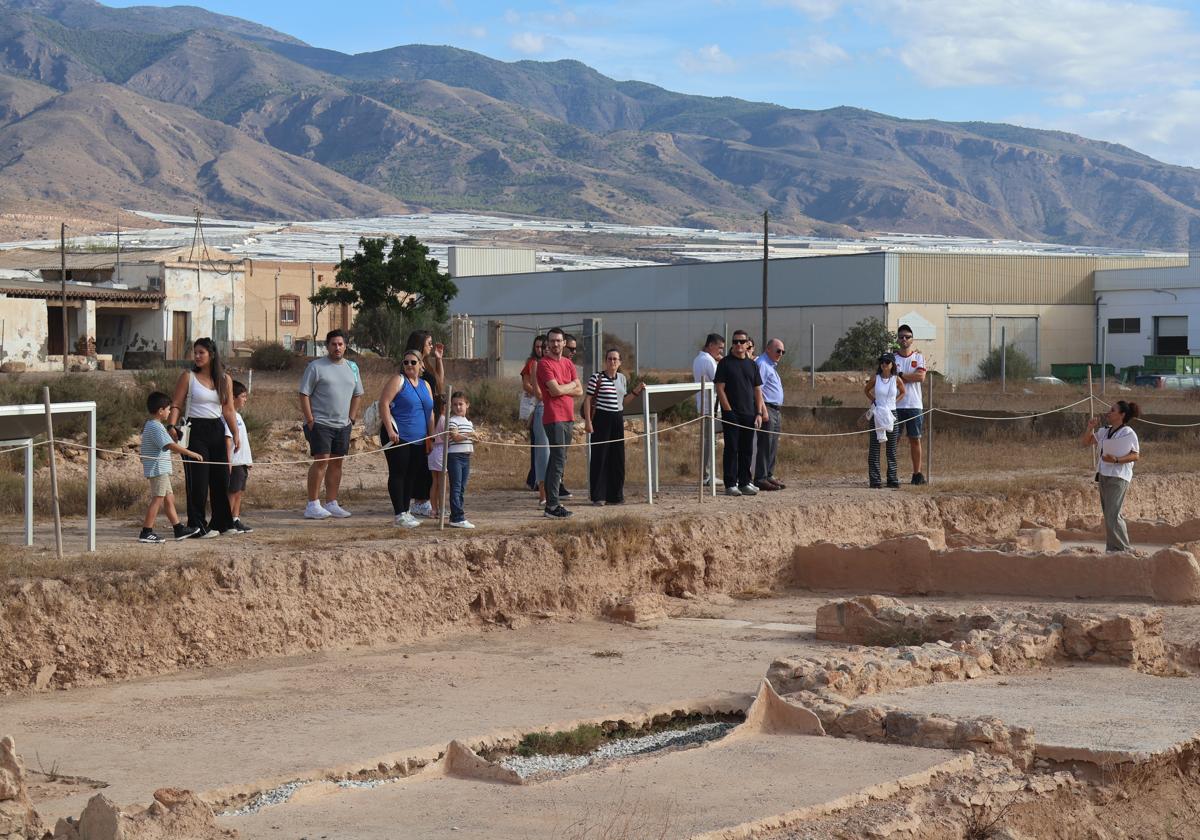 Una de las visitas al yacimiento arqueológico de Ciavieja.