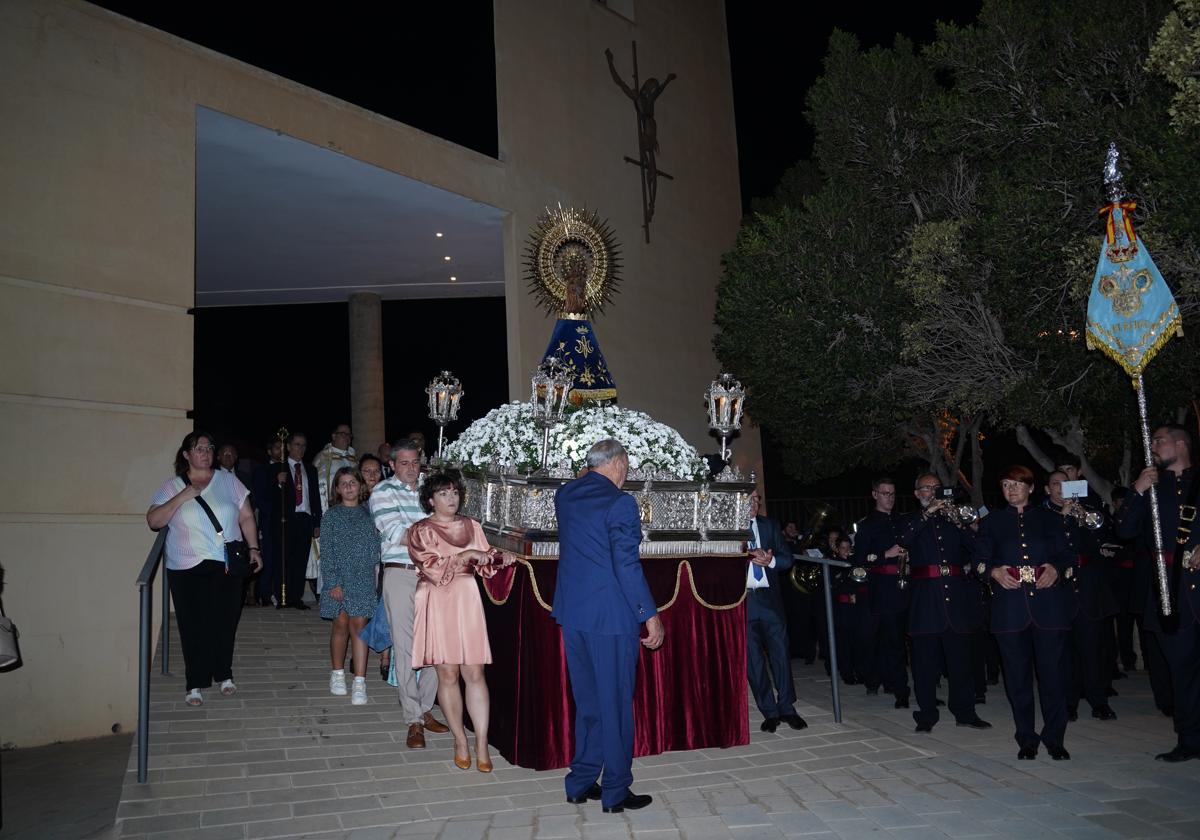 La procesión en una zona de la pedanía.