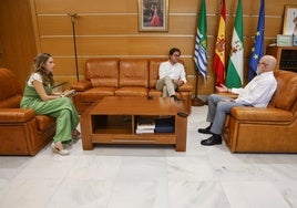 María Herminia Padial y Francisco Góngora reciben a Javier Moya.